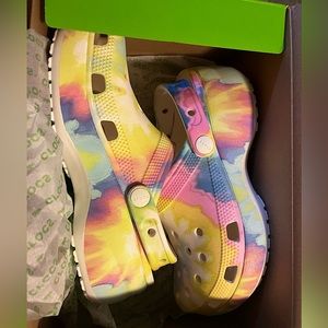 Size 7 Women’s Crocs